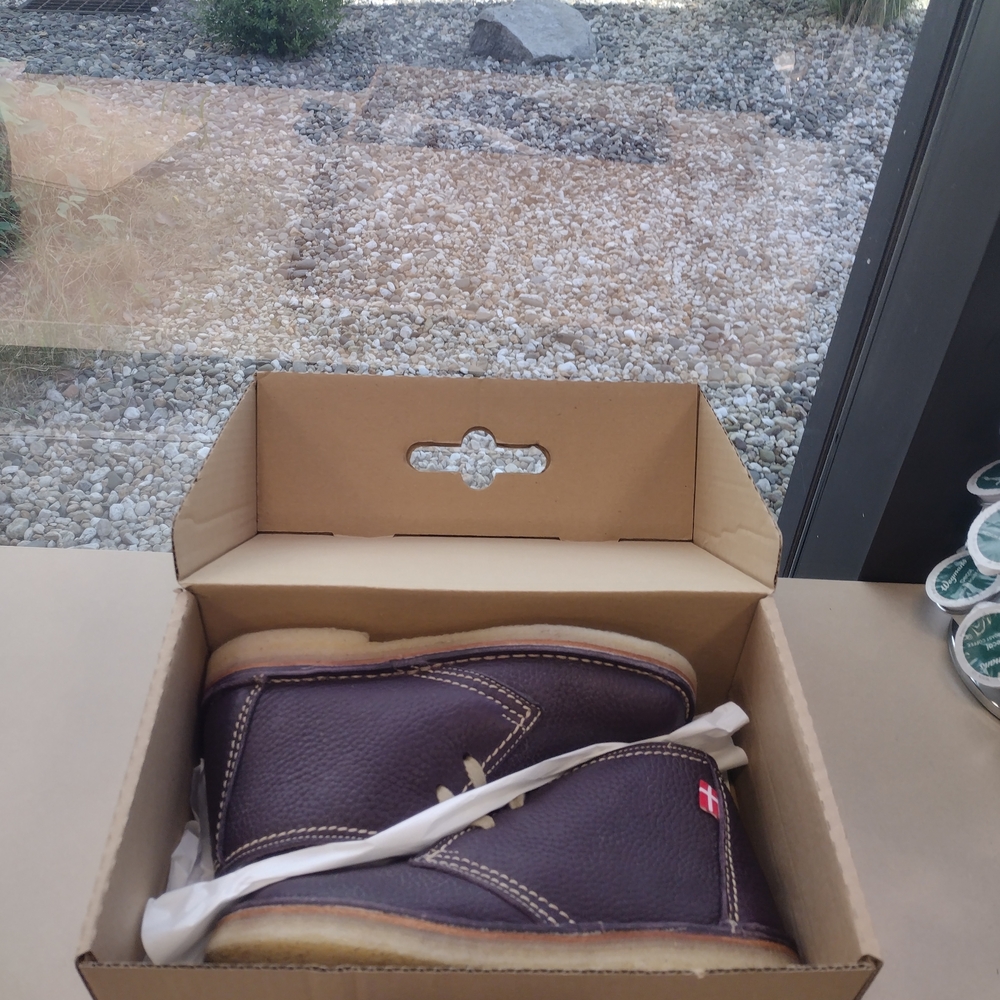 Plum color Grena Duckfeet Women's Boots Sold out - Picture 11 of 12